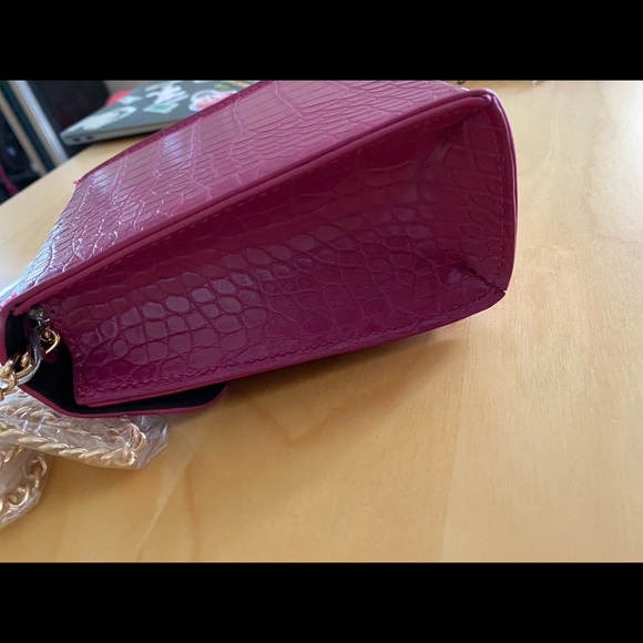 Hot pink faux 🐊 mini crossbody satchel purse - Picture 7 of 7